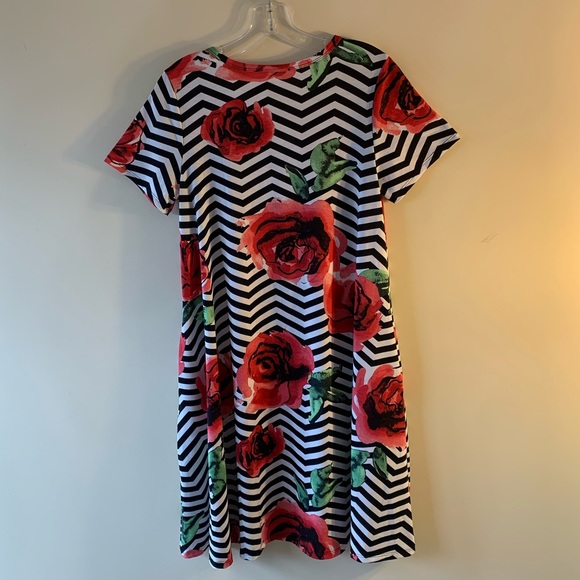 HP ⭐️ LuLaRoe | Jessie | Floral Dress | XS - Picture 2 of 8